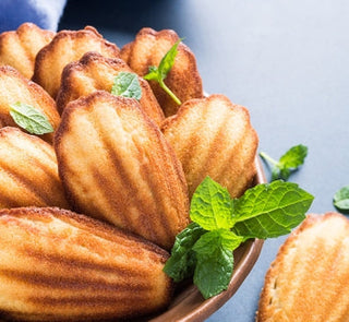 OLIVE OIL CAKES WITH CHEESE AND BALSAMIC JELLY